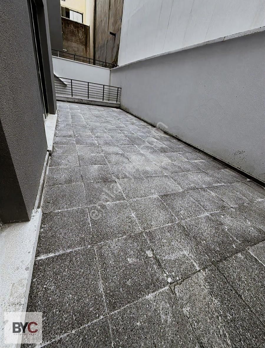 Çankaya Birlik Mah Sinde Oturuma Hazır Teras Balkonlu 1+1 Daire - Görsel 7