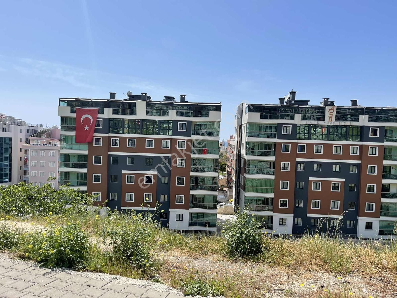 Eşyasız-temiz Su Arıtma -yerden Isıtma-3+1-otoparklı-havuzlu-