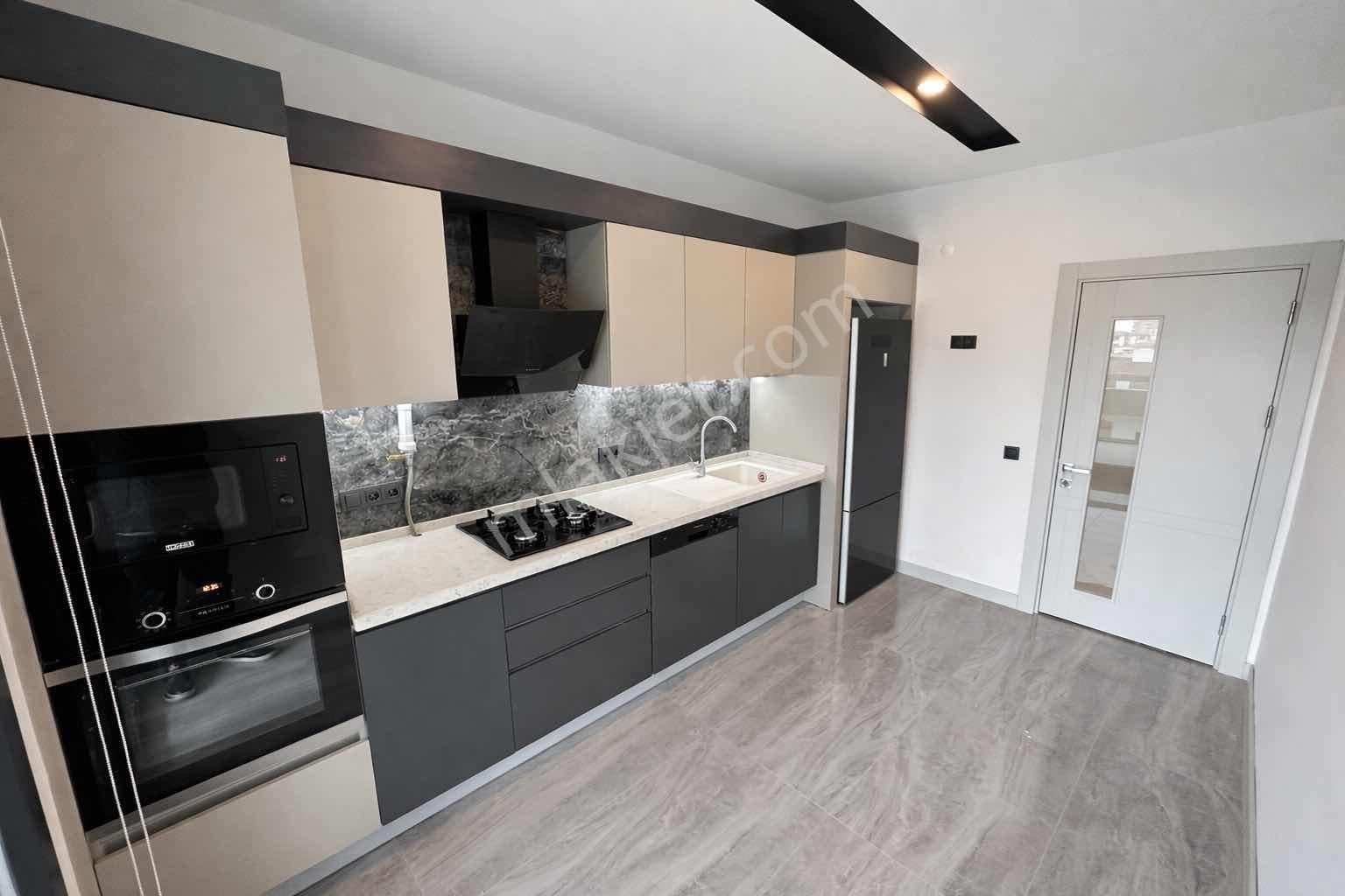 Kuşadası Otogar Arkası 3+1 Kapalı Mutfak Kiralık Boş Daire - Görsel 8