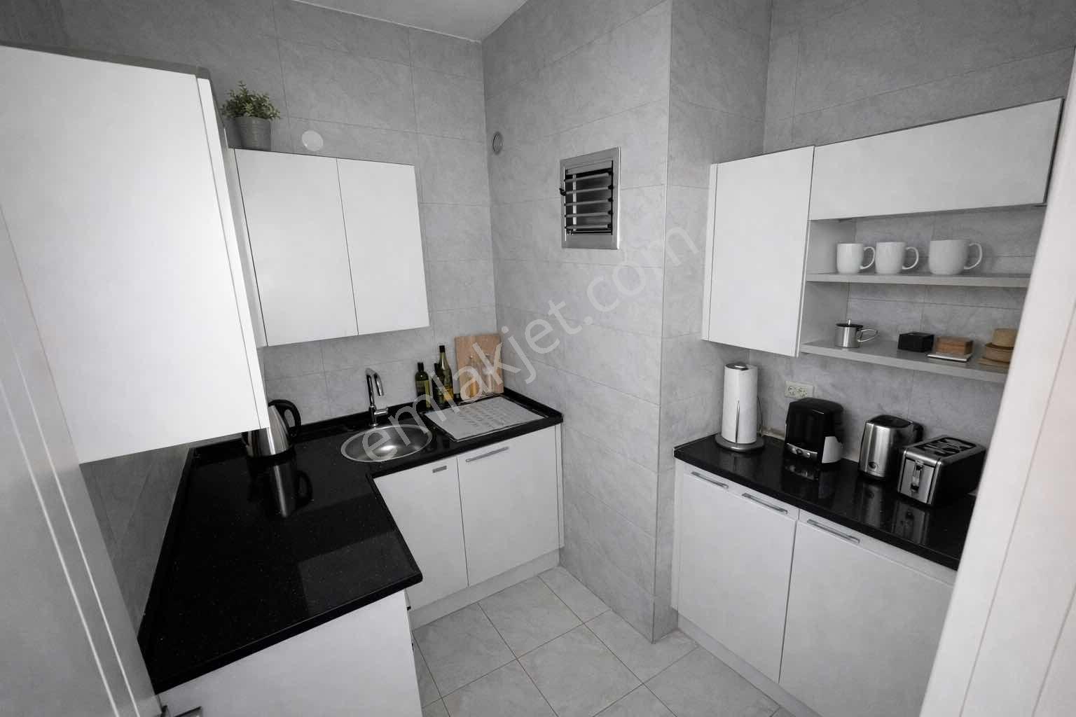 Kuşadası Merkezde Ofis & Büro Uygun Kiralık Boş Dükkan - Görsel 16
