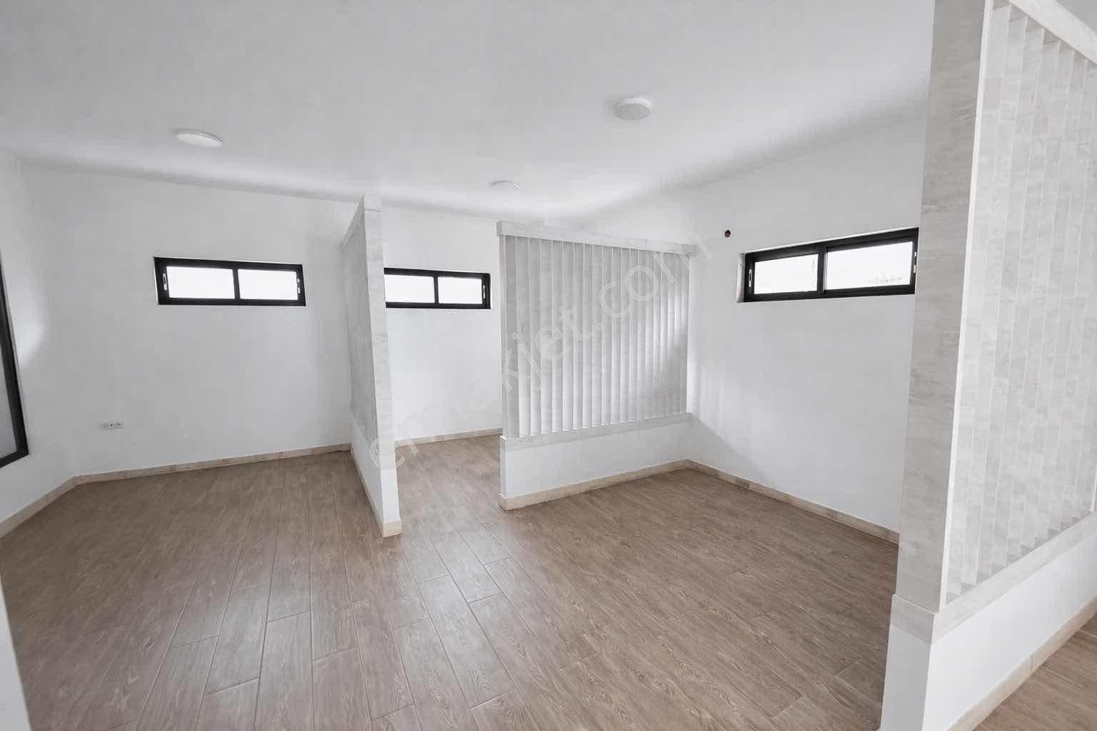 Kuşadası Merkezde Ofis & Büro Uygun Kiralık Boş Dükkan - Görsel 9