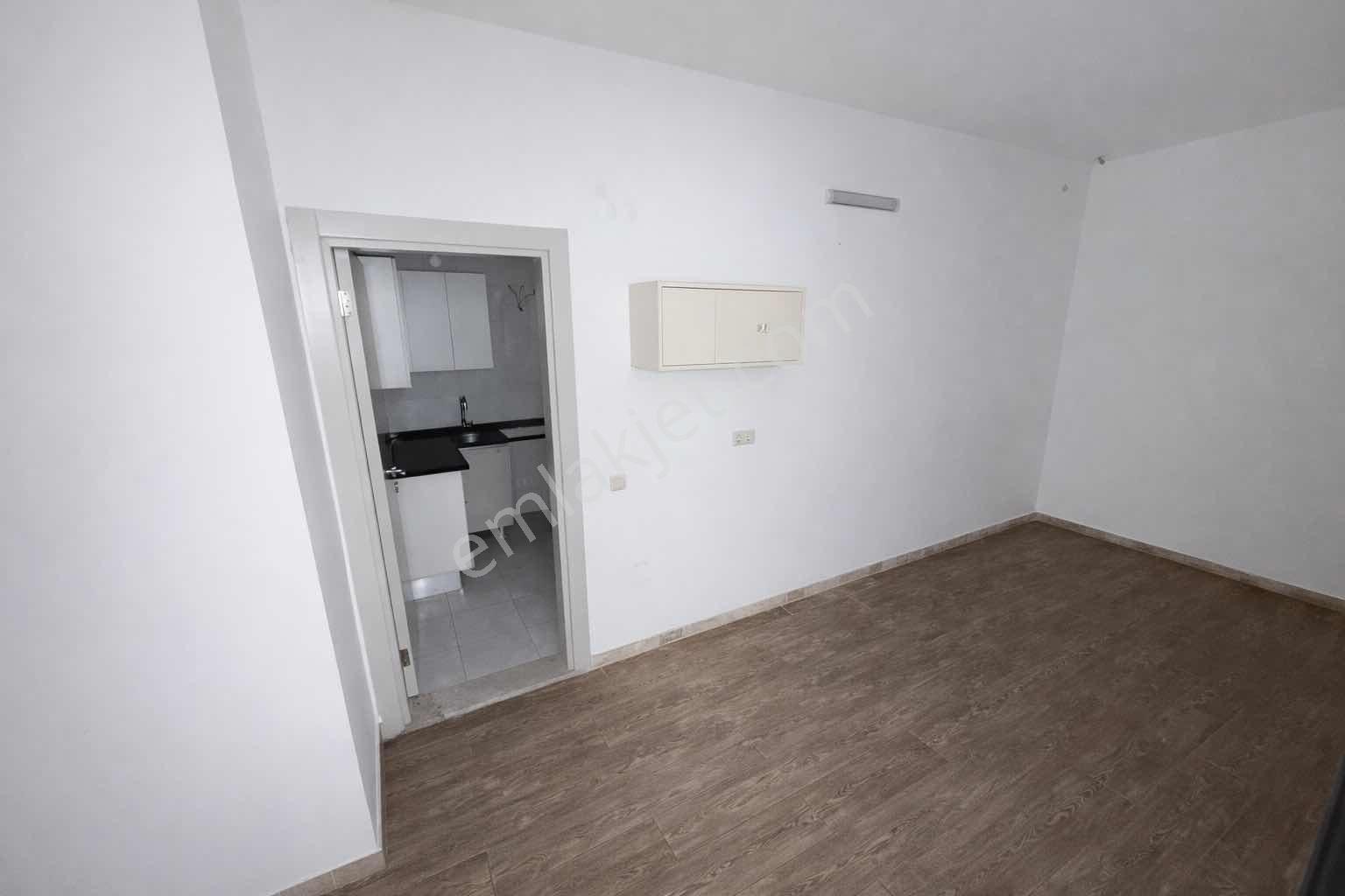 Kuşadası Merkezde Ofis & Büro Uygun Kiralık Boş Dükkan - Görsel 10