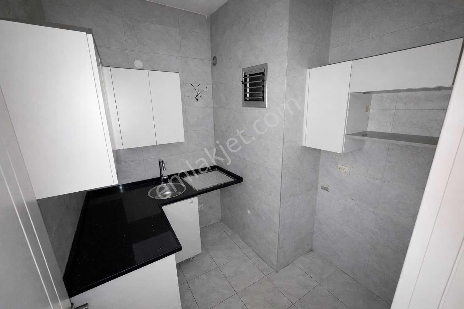 Kuşadası Merkezde Ofis & Büro Uygun Kiralık Boş Dükkan - Görsel 5
