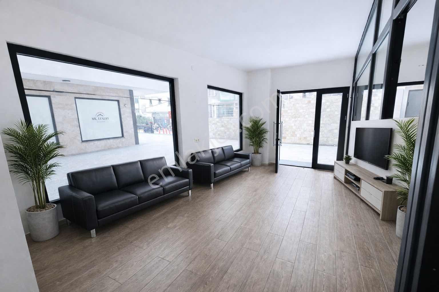 Kuşadası Merkezde Ofis & Büro Uygun Kiralık Boş Dükkan - Görsel 2