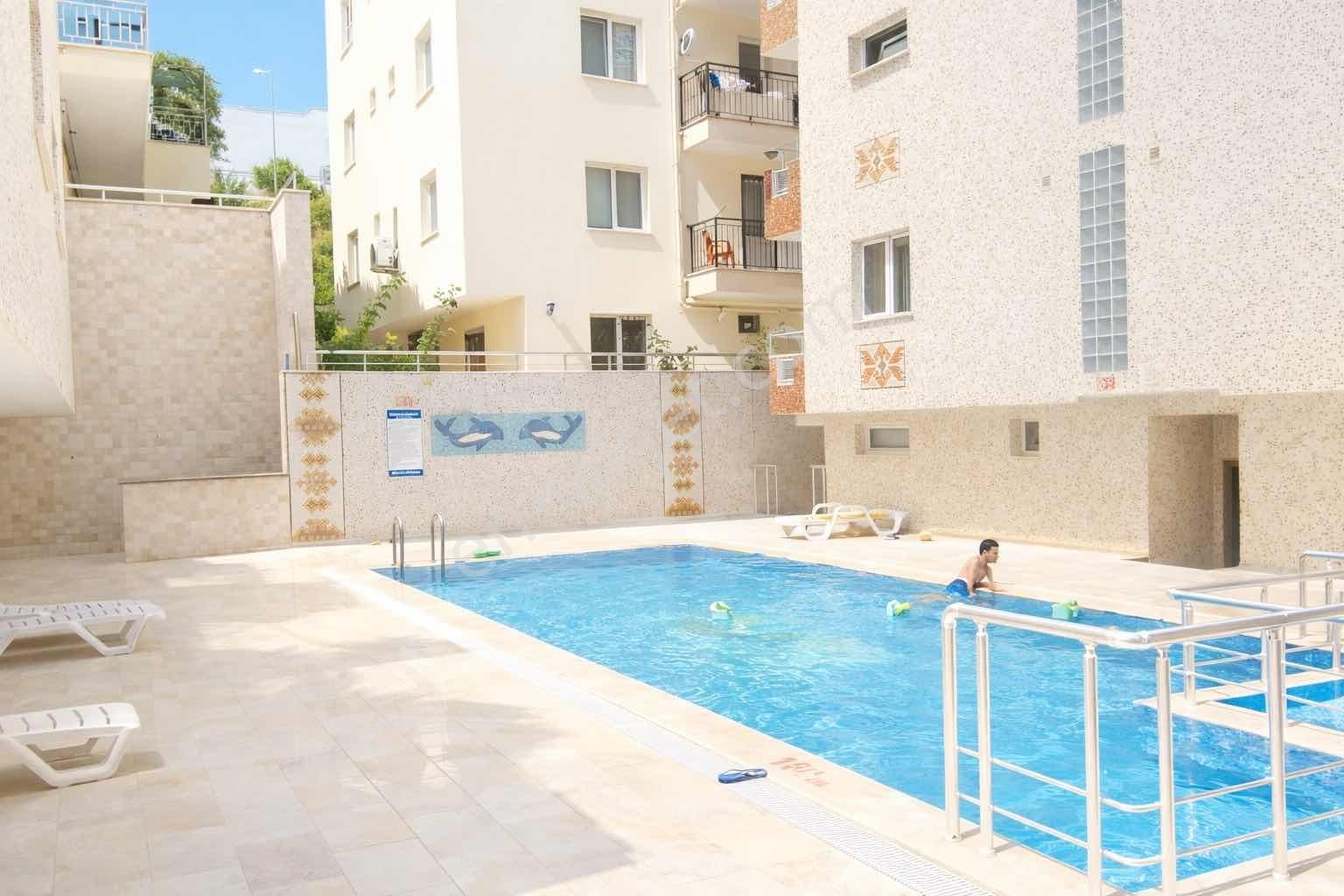 Yeni Bina -merkezde-denıze 900 Metre-doğal Gazlı-site İçi