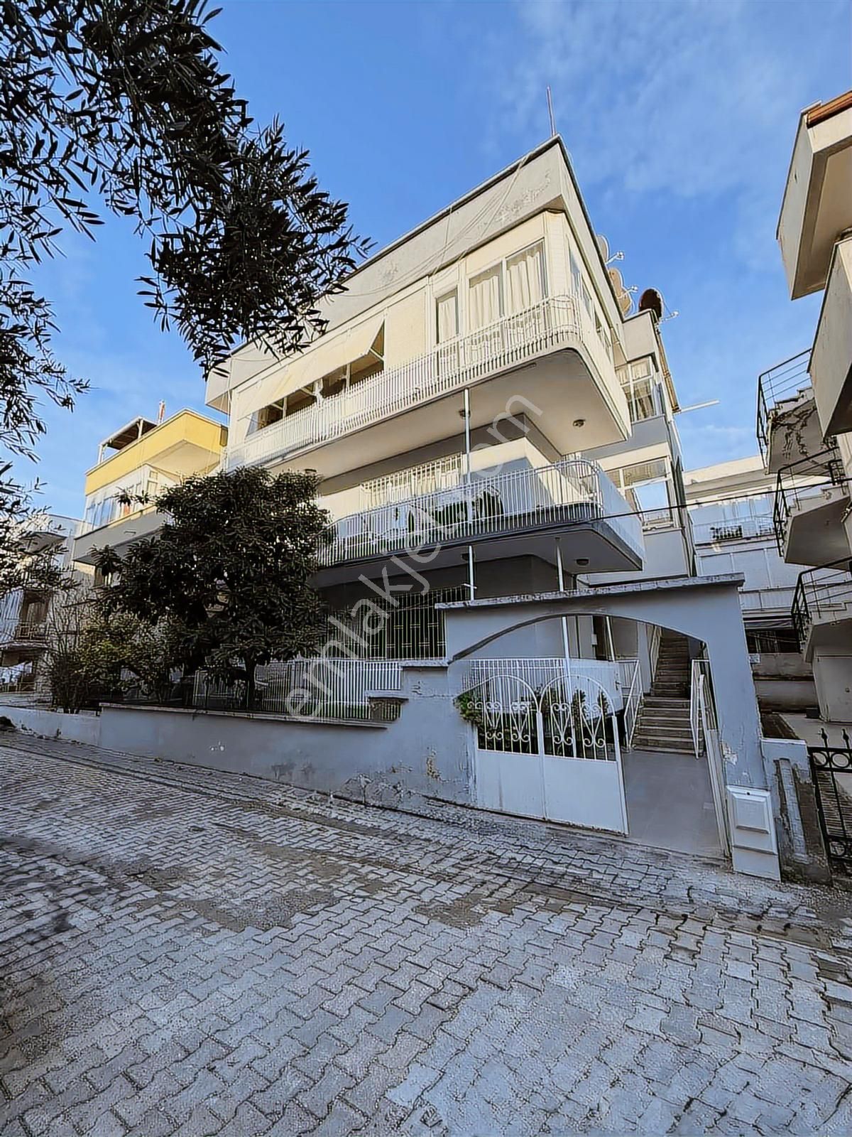 Kuşadası Tam Merkezde 3+1 Yüksekgiriş Satılık Daire