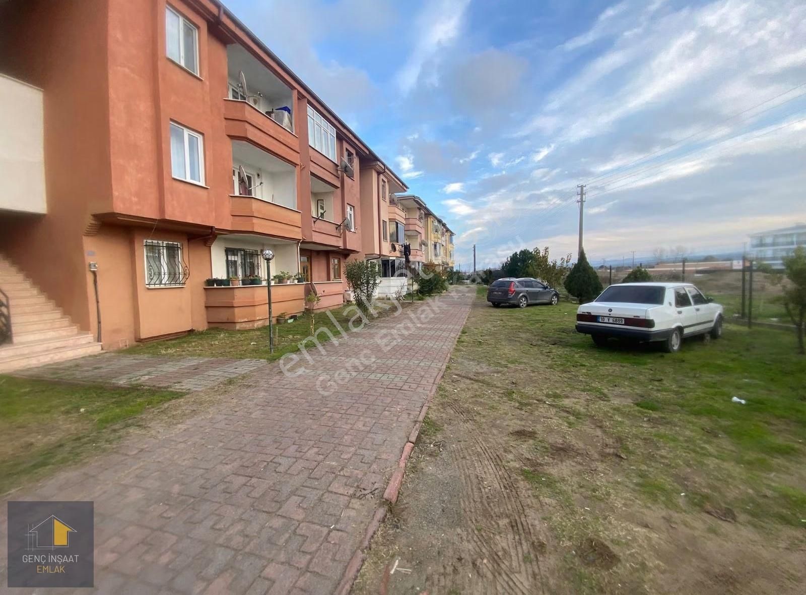 Hastane Yanında Ara Kat - Doğalgazlı - Eşyalı 2+1 Kiralık Daire