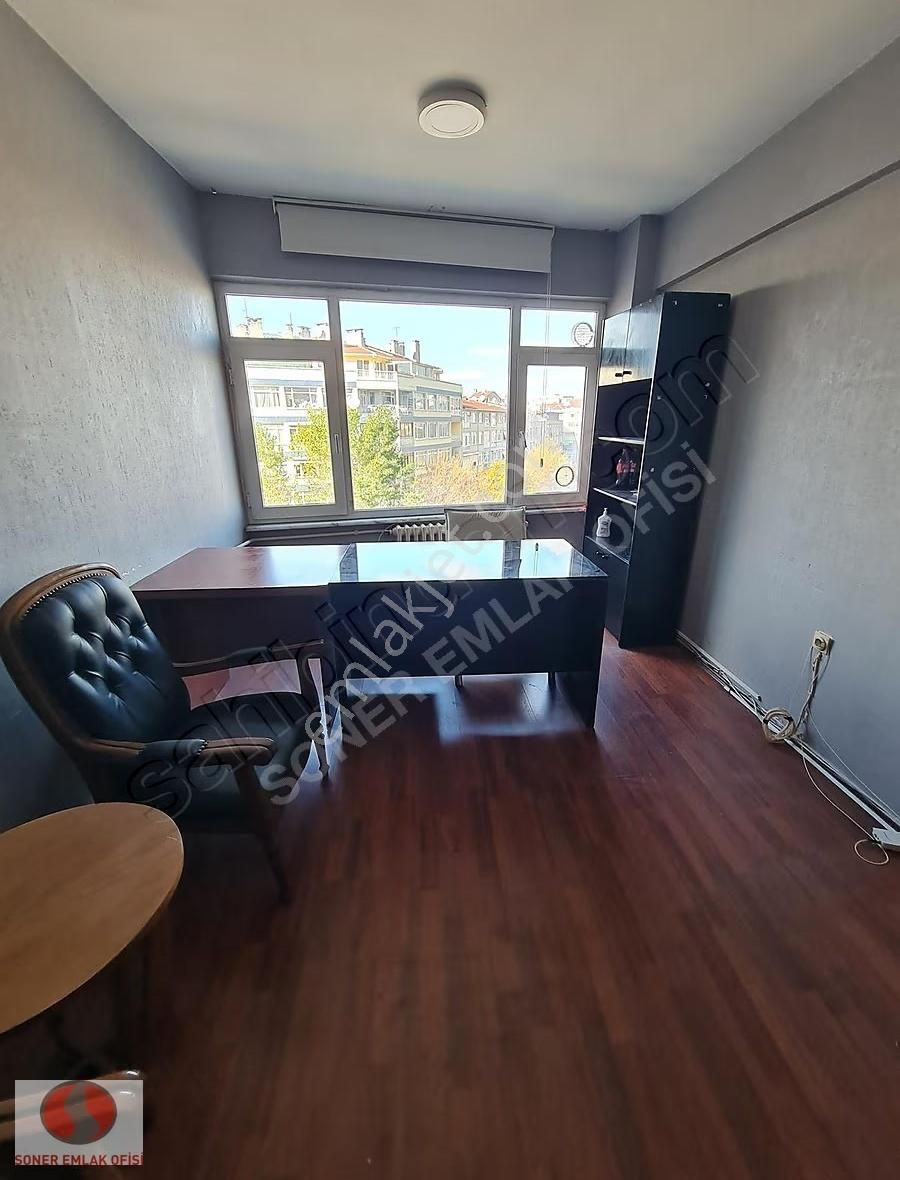 Kadıköy Altıyolda Ana Caddede Kiralık Eşyalı Ofis - Görsel 3