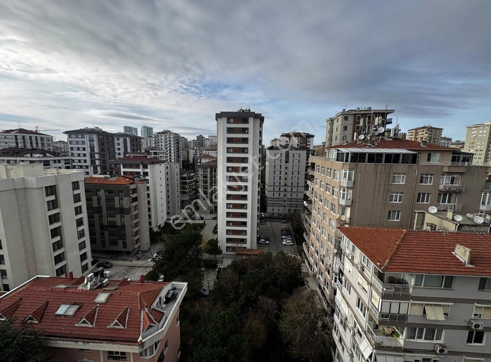 Atölyeden Ömerpaşada 10 Yıllık Havuzlu 80m2net Balkonlu 2+1 Boş - Görsel 8