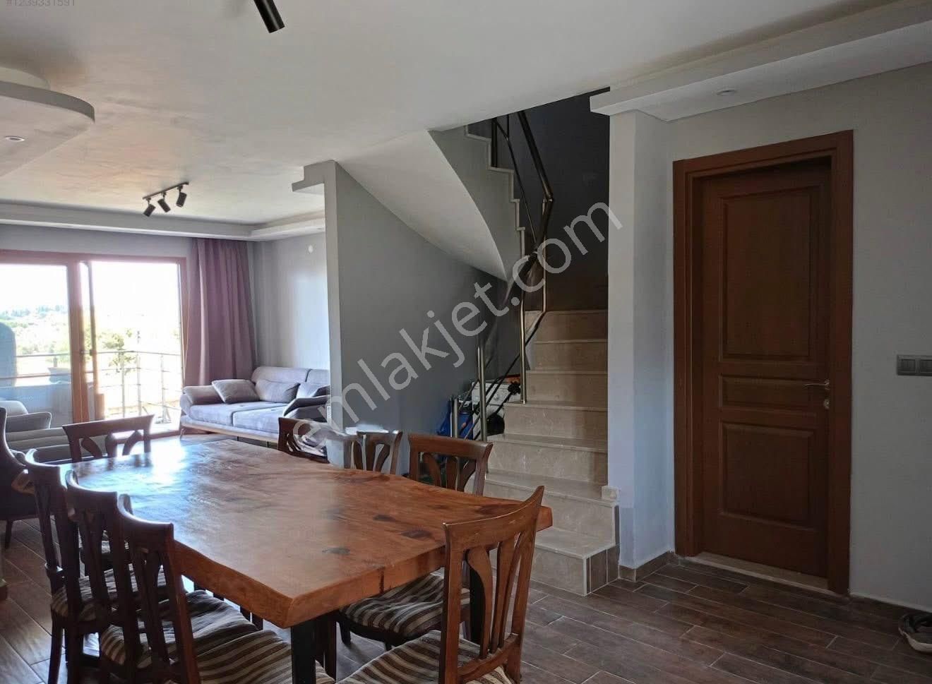 Davutlar’da Deniz Manzaralı Lüks Tripleks Villa | 5+1 - Görsel 3