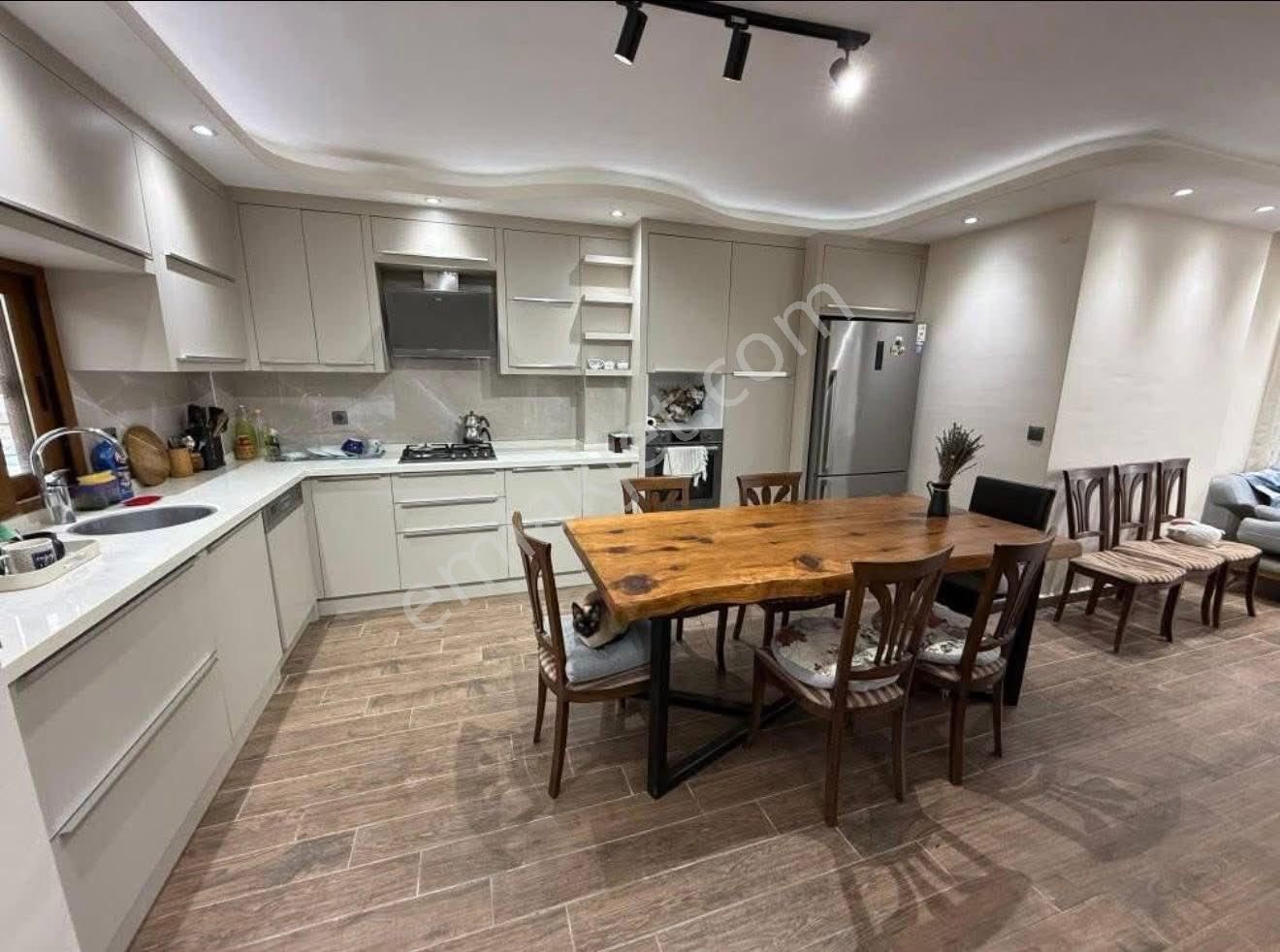 Davutlar’da Deniz Manzaralı Lüks Tripleks Villa | 5+1 - Görsel 4