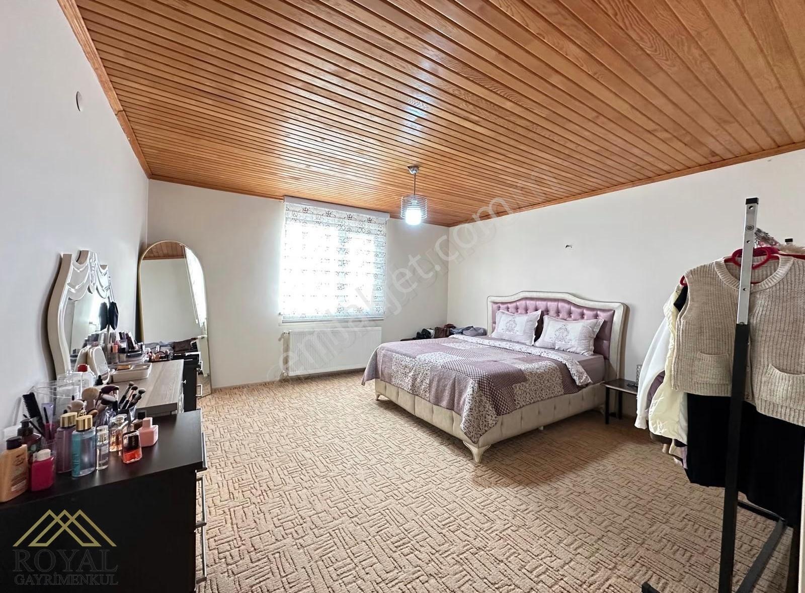 Trabzon Yomra'da Satılık 3 Katlı Villa Ve Arsası - Görsel 16