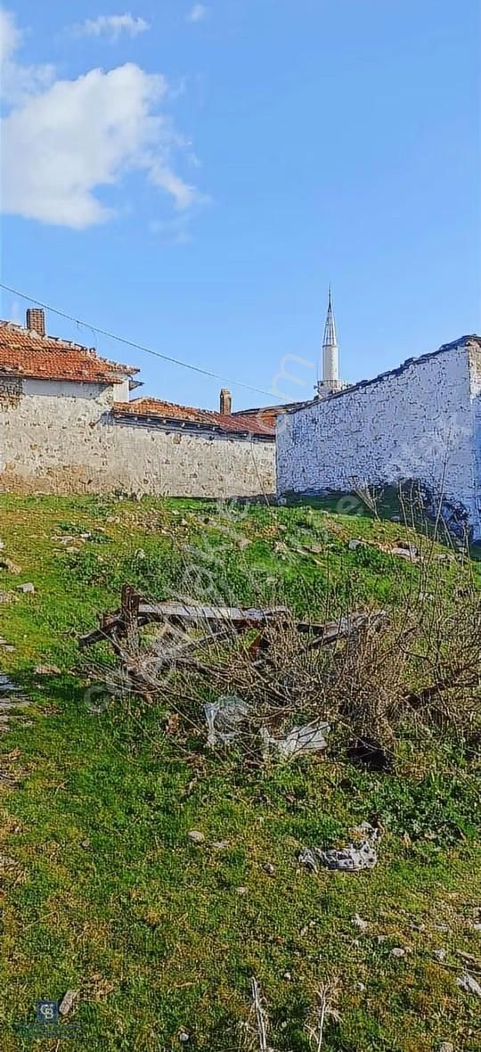 Bergamaya Yakın Köyde İmarlı Arsa
