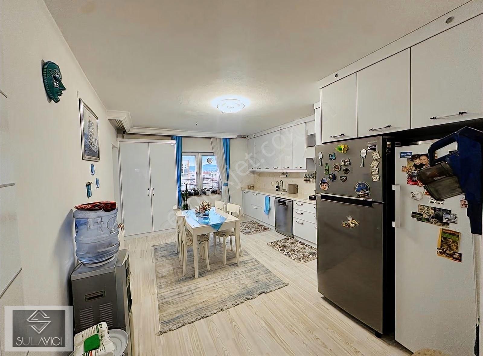 Akkonak Mahallesinde İçi Yenilenmiş Geniş Satılık Daire