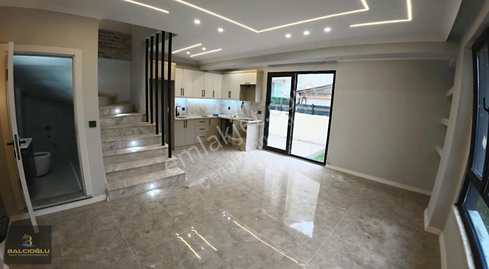 Balcıoğlundan Satılık Denize Yakın Bahçeli Lüx Triblex Villa - Görsel 8
