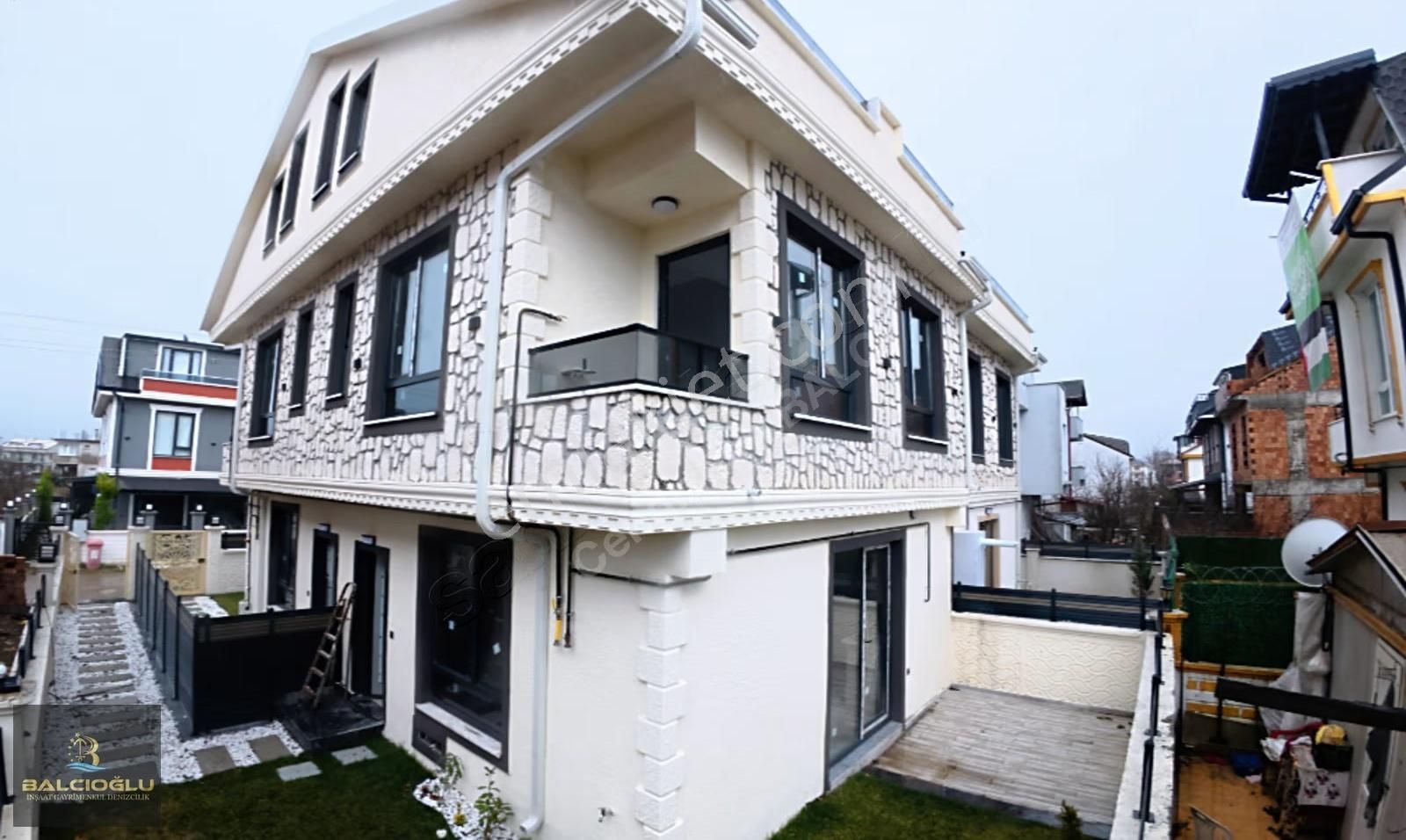 Balcıoğlundan Satılık Denize Yakın Bahçeli Lüx Triblex Villa - Görsel 9