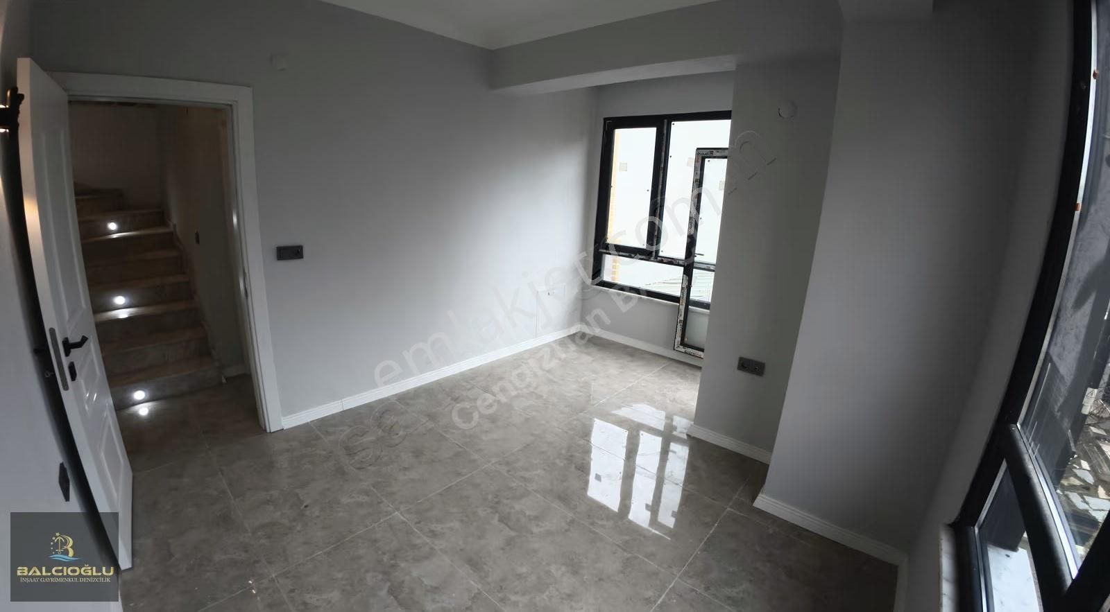 Balcıoğlundan Satılık Denize Yakın Bahçeli Lüx Triblex Villa - Görsel 10