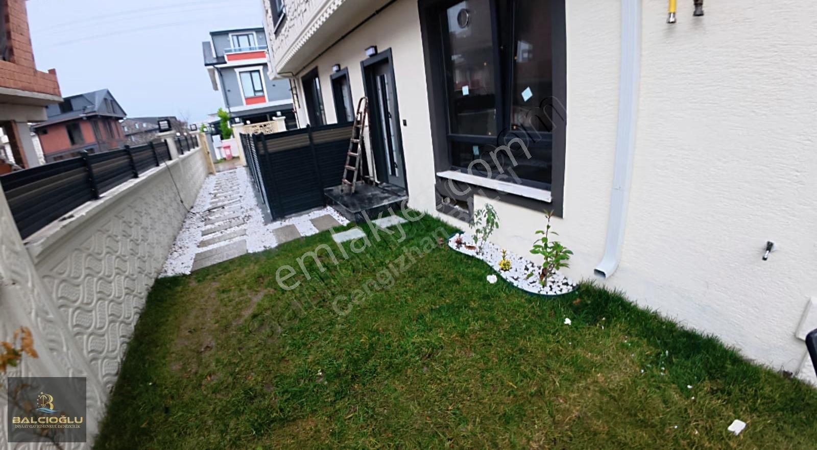 Balcıoğlundan Satılık Denize Yakın Bahçeli Lüx Triblex Villa - Görsel 17