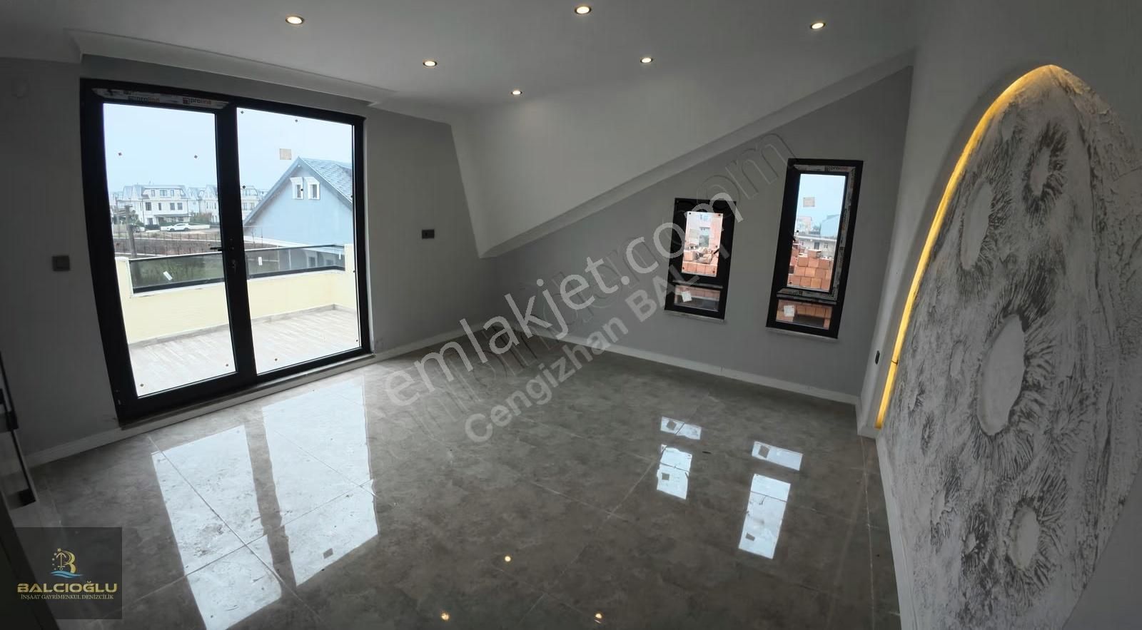 Balcıoğlundan Satılık Denize Yakın Bahçeli Lüx Triblex Villa - Görsel 3