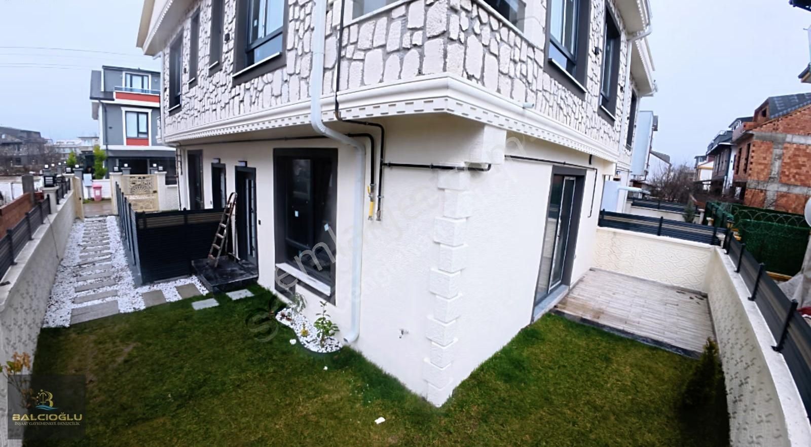 Balcıoğlundan Satılık Denize Yakın Bahçeli Lüx Triblex Villa - Görsel 4