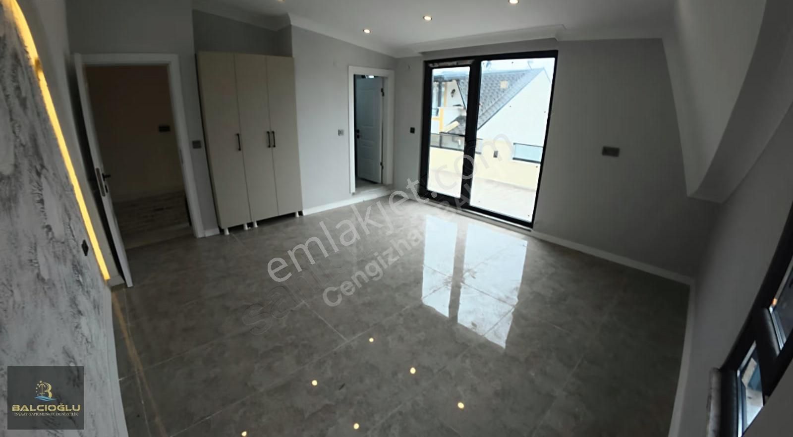 Balcıoğlundan Satılık Denize Yakın Bahçeli Lüx Triblex Villa - Görsel 6