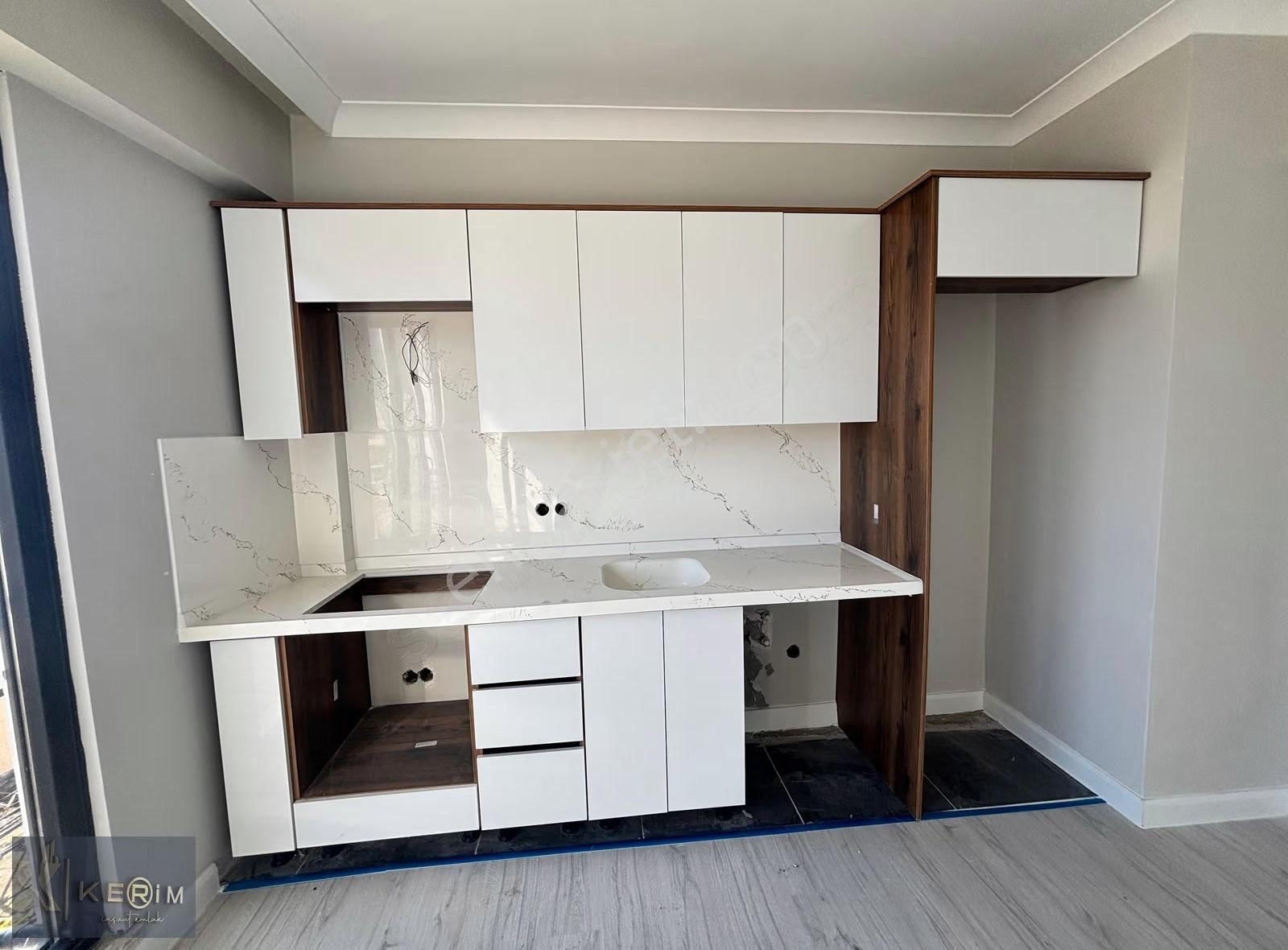 Kerim'den Küçükkuyu Merkez'de Deniz Manzaralı 1+1 Satılık Daire - Görsel 17