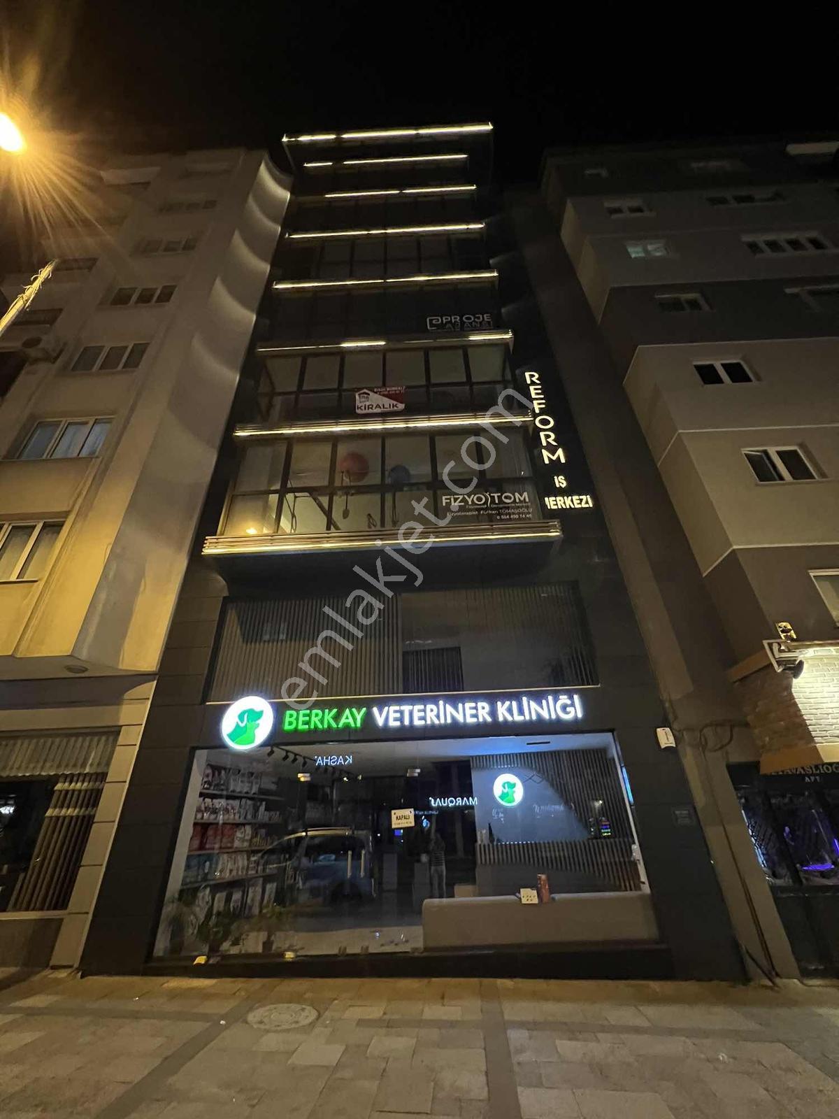 Lise Caddesi Reform İş Merkezi'nde Satılık Lüks Ofis - Görsel 7