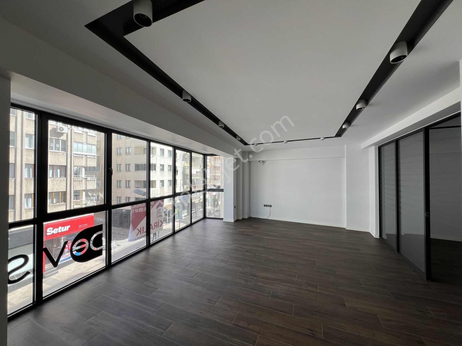 Lise Caddesi Reform İş Merkezi'nde Satılık Lüks Ofis
