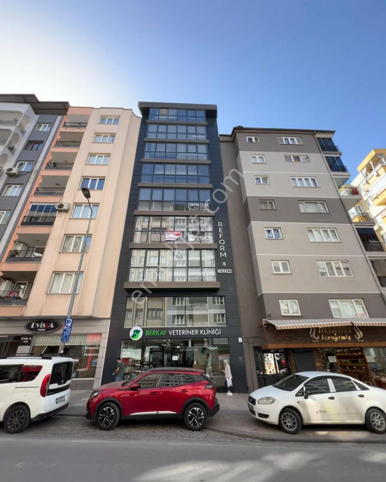 Lise Caddesi Reform İş Merkezi'nde Satılık Lüks Ofis - Görsel 27