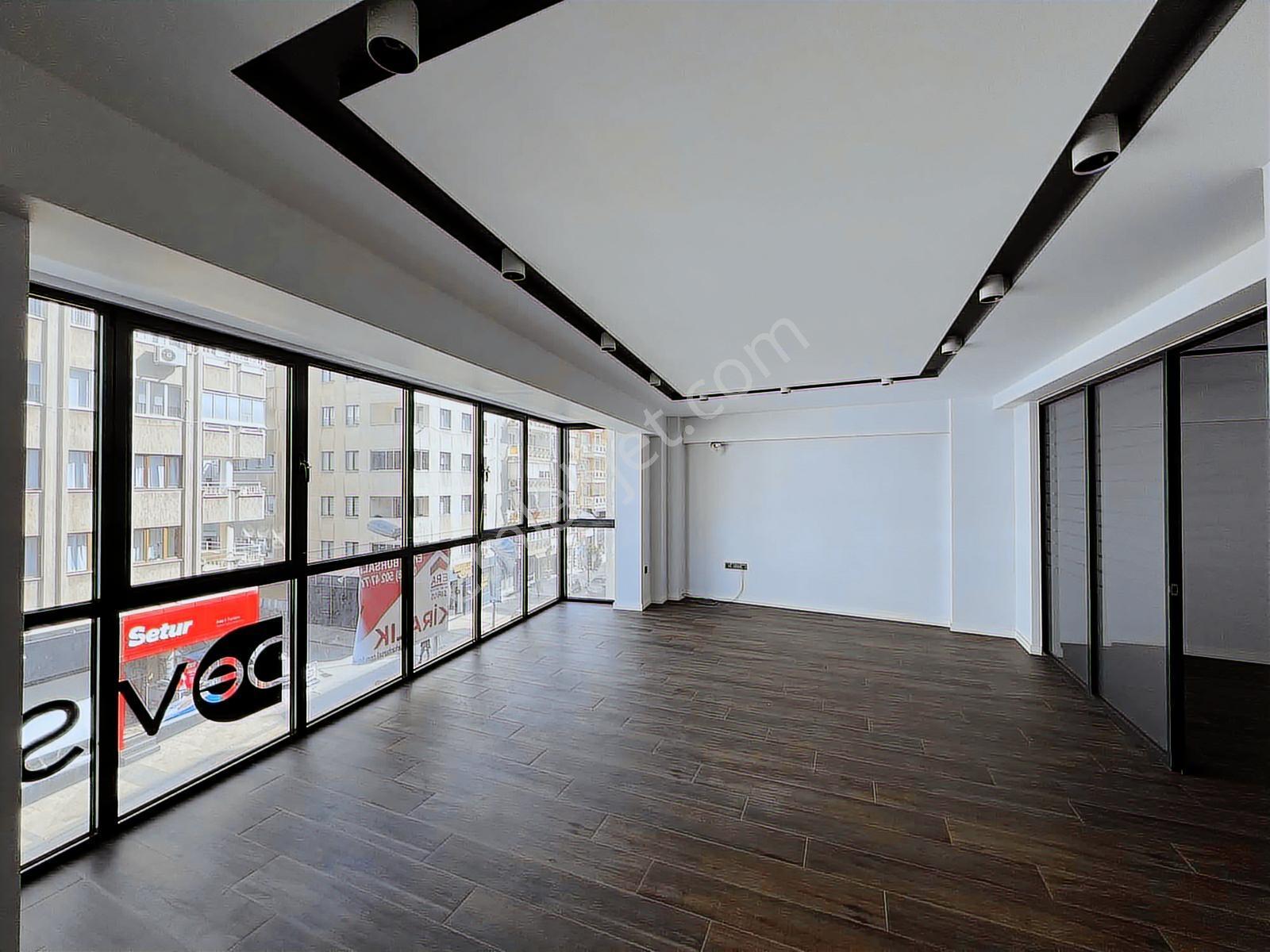 Lise Caddesi Reform İş Merkezi'nde Satılık Lüks Ofis - Görsel 6