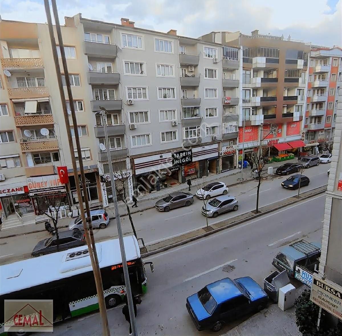 Cemal Emlak Bursa Yıldırım Beyazıt Cd. Asansör 3.kat 3+1 Kombili