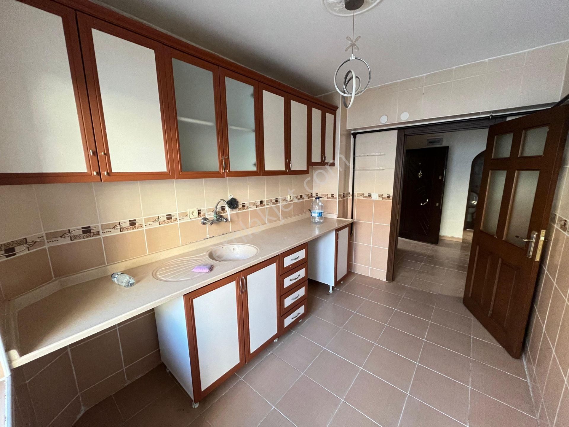 Bağlumda Asansörlü Katta 3+1 - Görsel 14