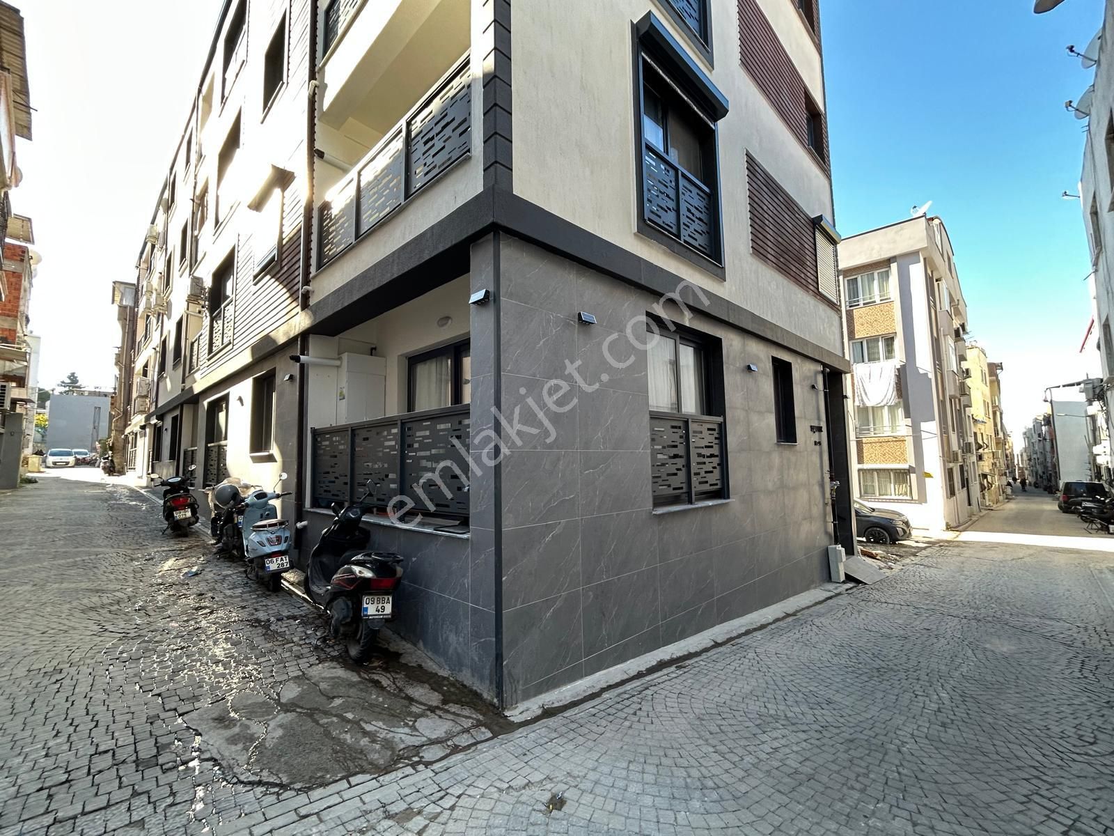 Kuşadası Merkezde Sıfır, Yerden Isıtmalı 2+1 Daire