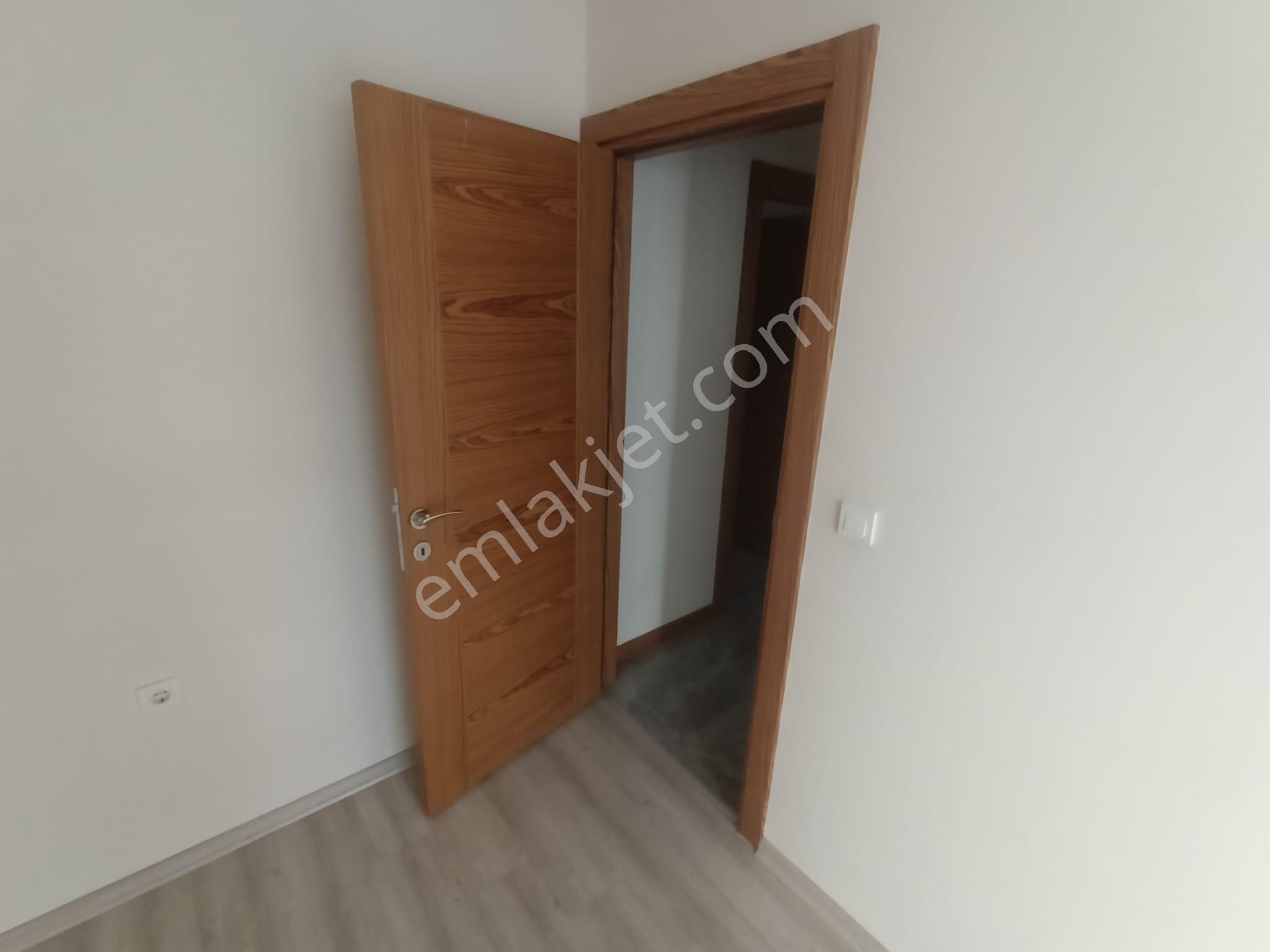 Yeni Girne Caddesi Yakını 2+1 Doğalgazlı Bakımlı Daire - Görsel 11
