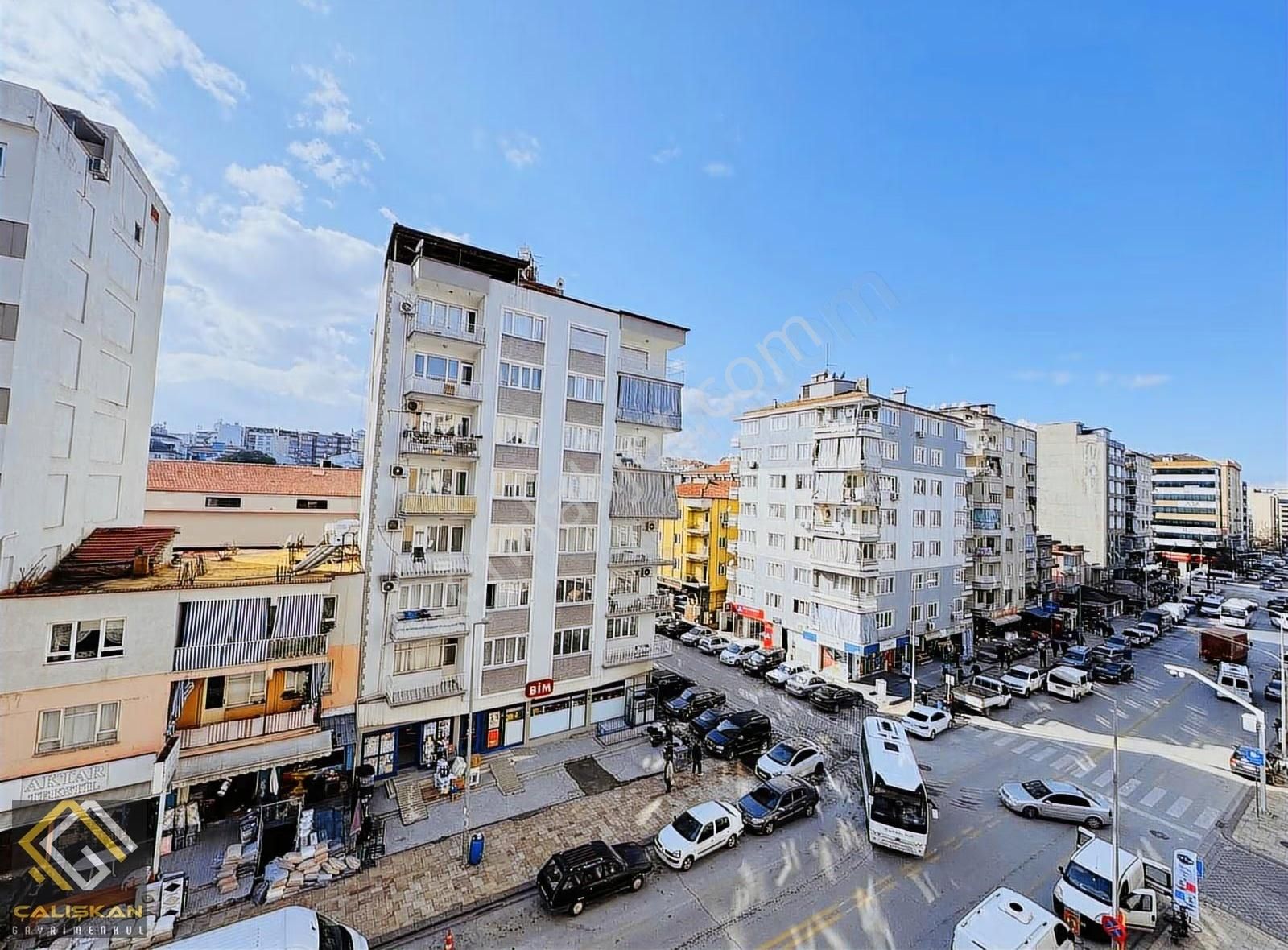 Halk Caddesi/otogar Tarafı/arakat/asansör/sıfır Parke Ve Kombi