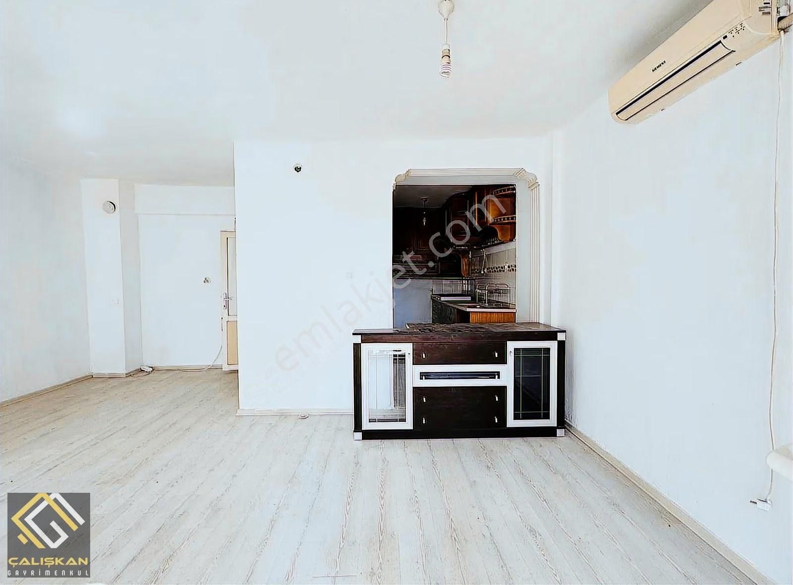 Halk Caddesi/otogar Tarafı/arakat/asansör/sıfır Parke Ve Kombi - Görsel 9