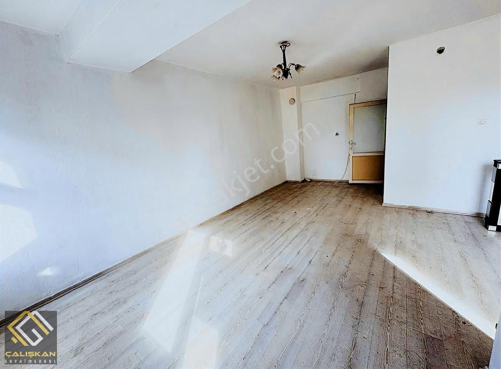 Halk Caddesi/otogar Tarafı/arakat/asansör/sıfır Parke Ve Kombi - Görsel 12