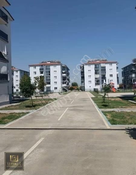 Umut Emlak'tan Rıza Akça Sitesinde Satılık Arakat Daıre - Görsel 2