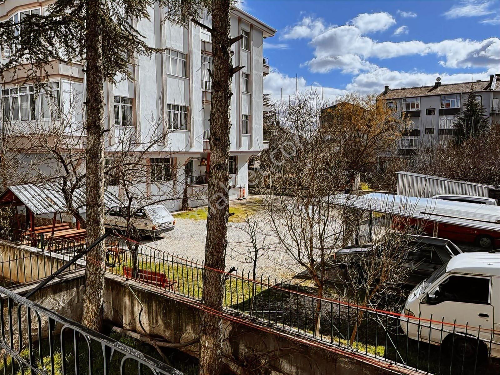 Yavuz Selim Caddesi Kiralık Ara Kat Daire - Görsel 2