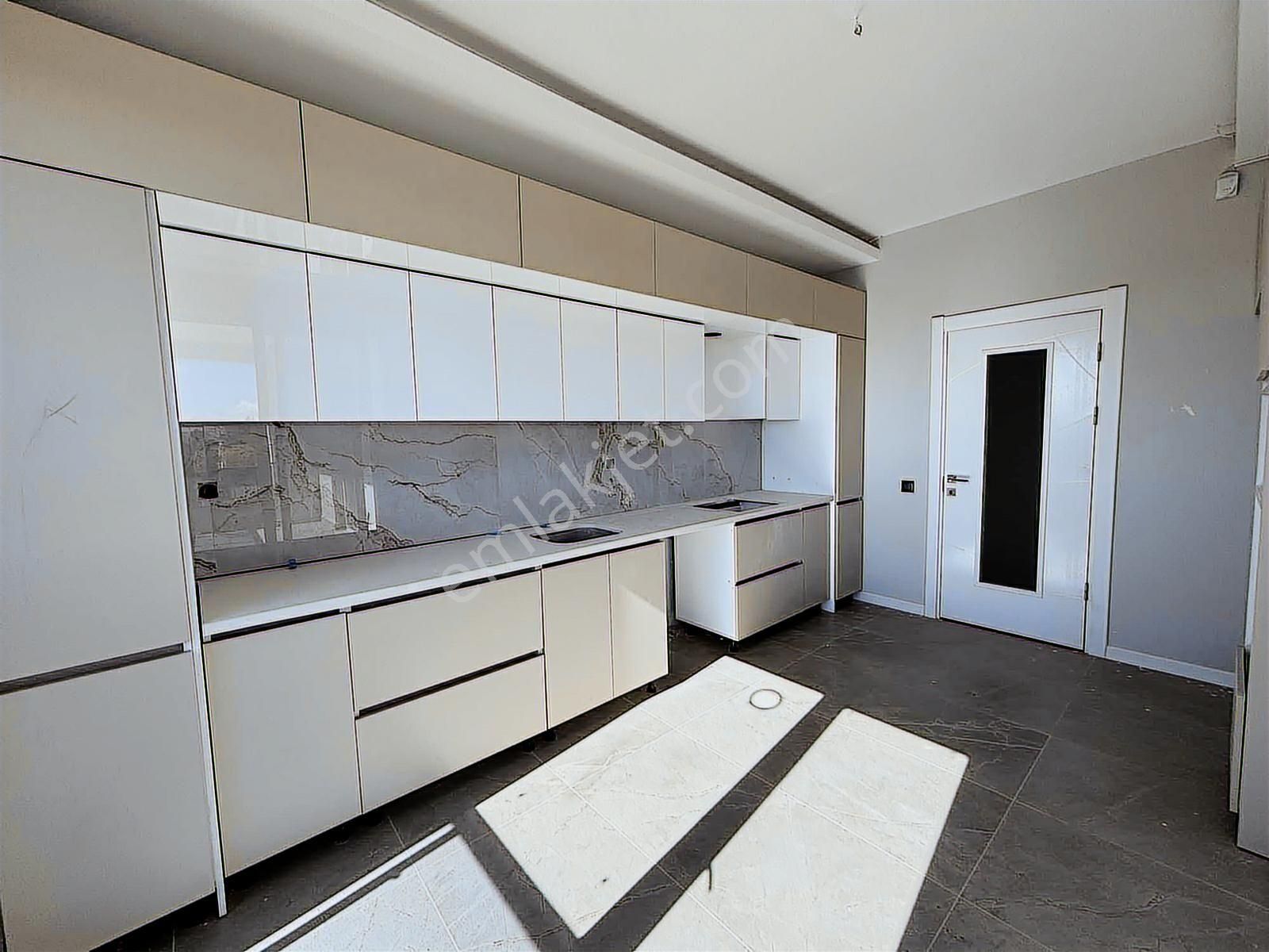 İstiklal Mahallesi Sıfır 3+1 Kiralık Daire