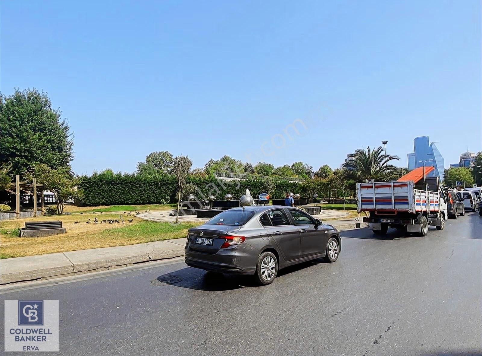 Nef 09 Plazada Metroya Çok Yakın Kiralık Ofis