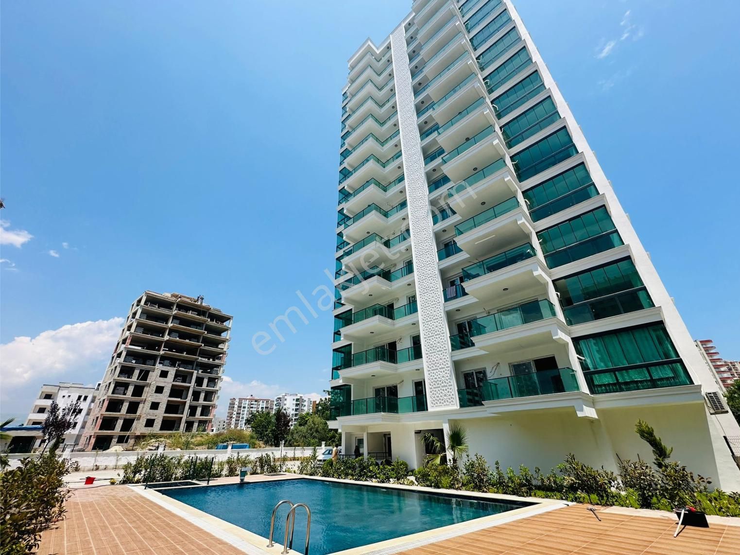 Ethereal'den Tömük'de Havuzlu Denize Yakın Eşyalı 1+1 Daire