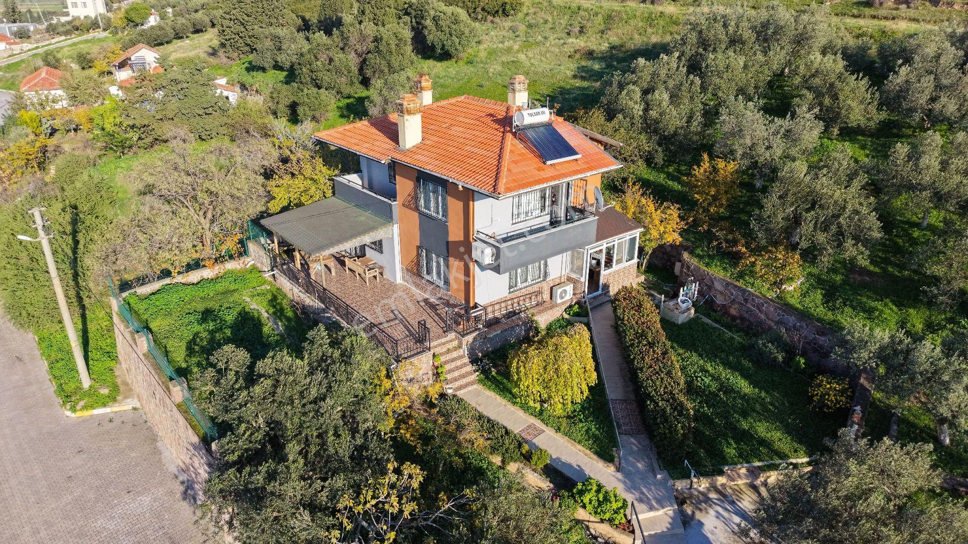Menemen De Geniş Bahçeli Müstakil Villa