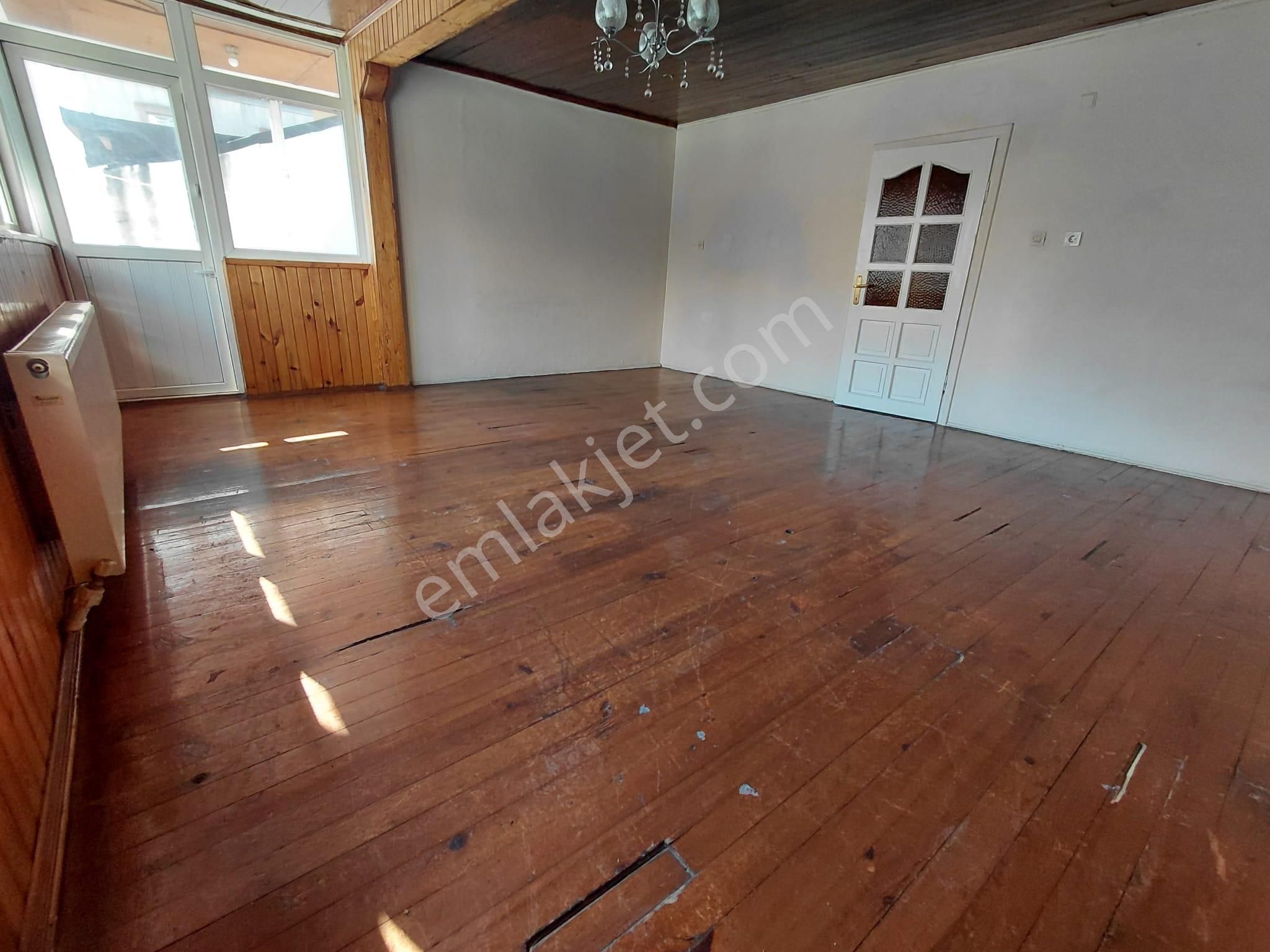 Cadde Üzeri-ulaşım Sorunsuz-geniş Kullanımlı-2,5+1 Kiralık Daire - Görsel 3