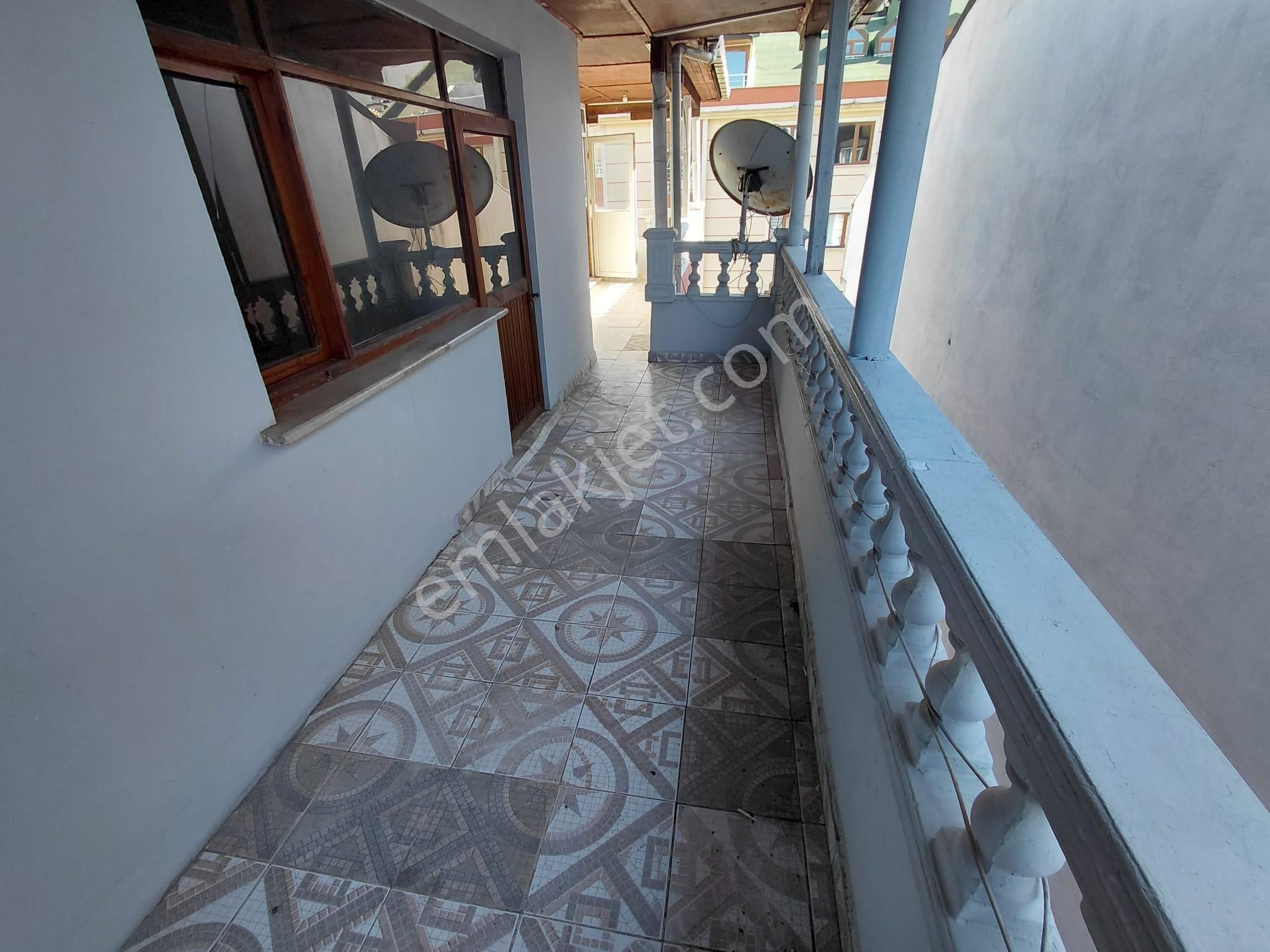 Cadde Üzeri-ulaşım Sorunsuz-geniş Kullanımlı-2,5+1 Kiralık Daire - Görsel 33