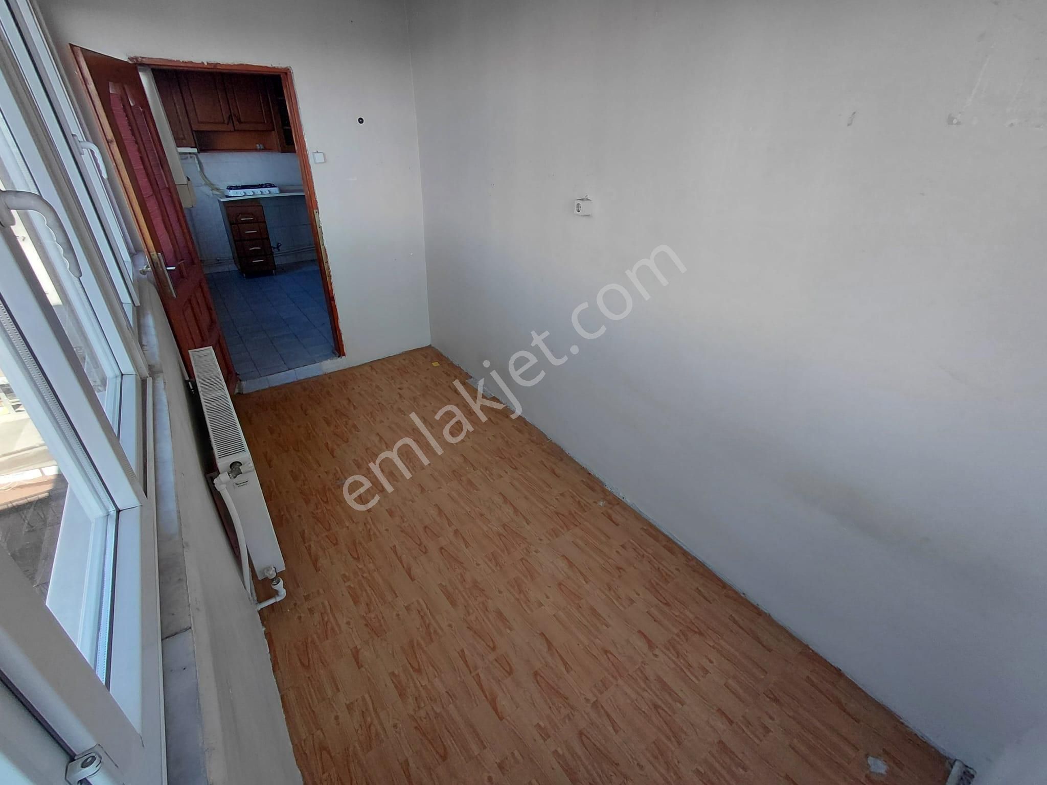 Cadde Üzeri-ulaşım Sorunsuz-geniş Kullanımlı-2,5+1 Kiralık Daire - Görsel 9