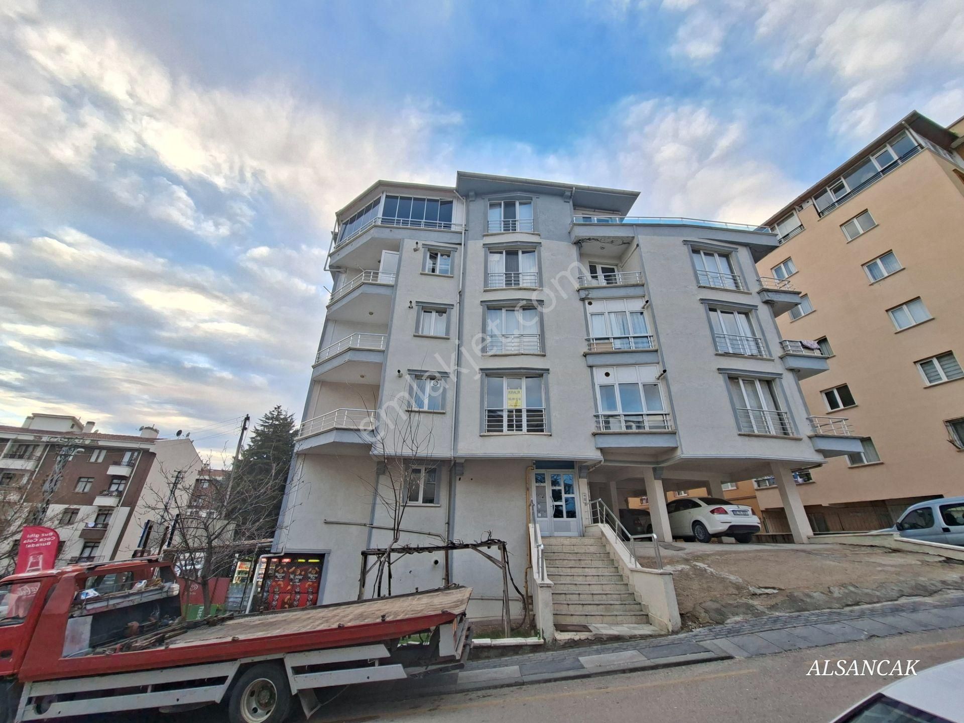 İstasyon Mahallesinde Merkezi Yerde Orta Katta Önü Açık 2+1 - Görsel 21