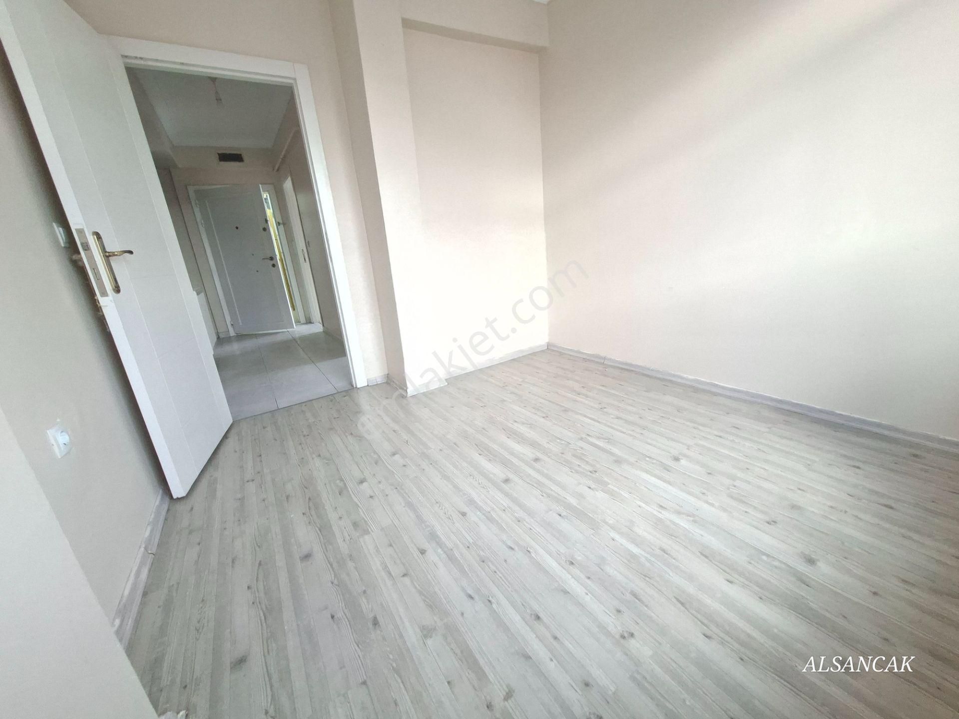 İstasyon Mahallesinde Merkezi Yerde Orta Katta Önü Açık 2+1 - Görsel 13