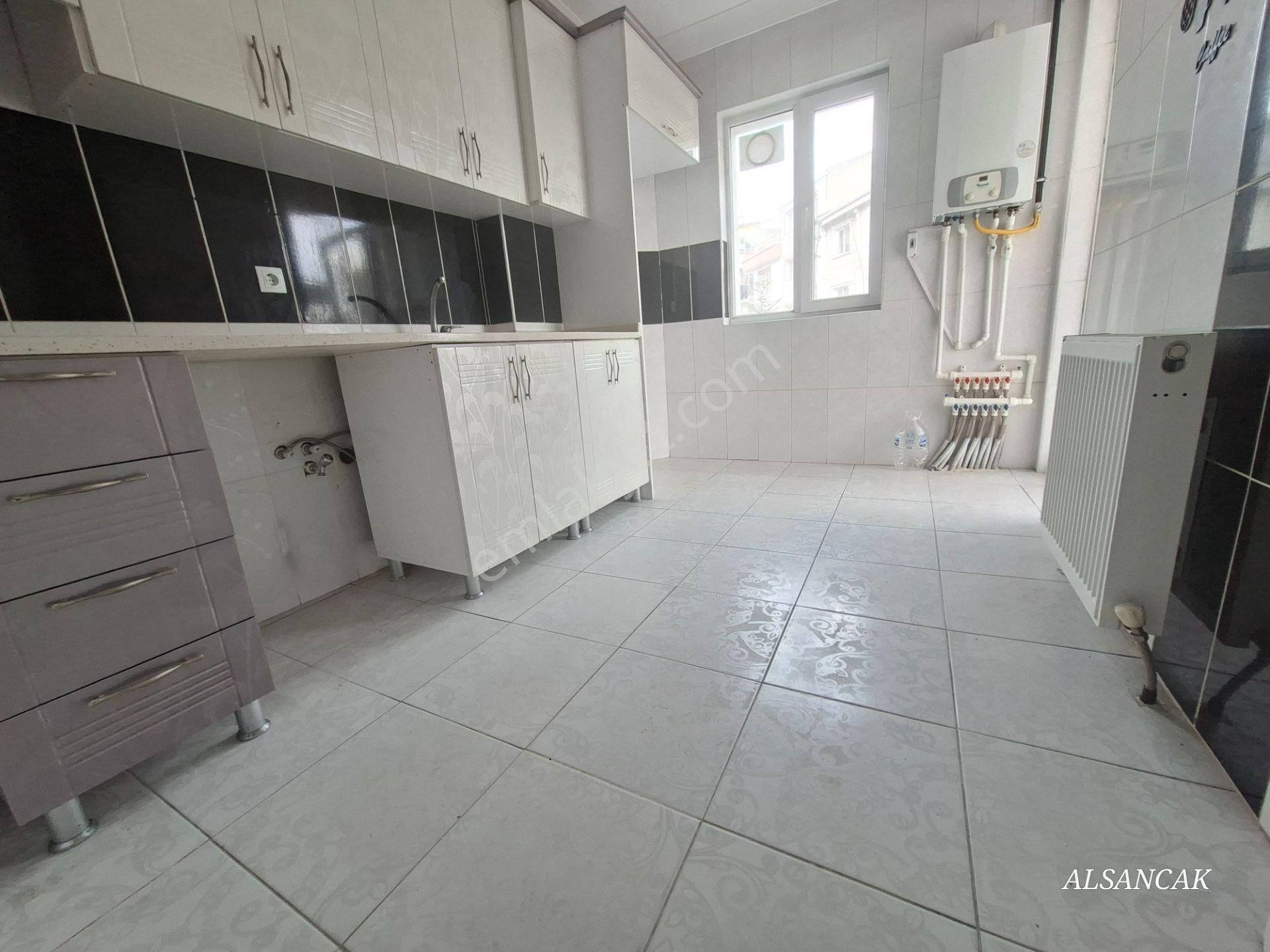 İstasyon Mahallesinde Merkezi Yerde Orta Katta Önü Açık 2+1 - Görsel 5