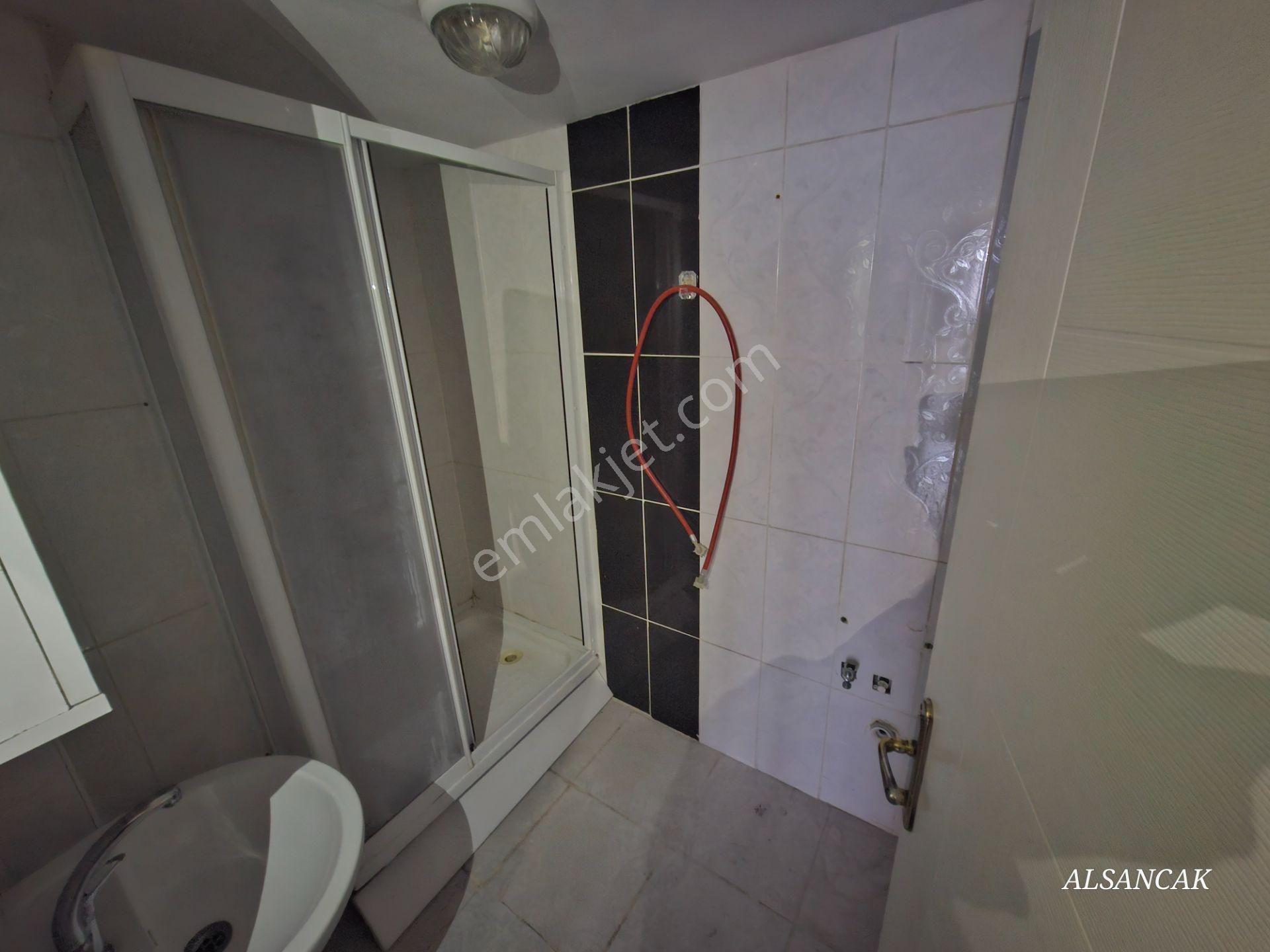 İstasyon Mahallesinde Merkezi Yerde Orta Katta Önü Açık 2+1 - Görsel 18